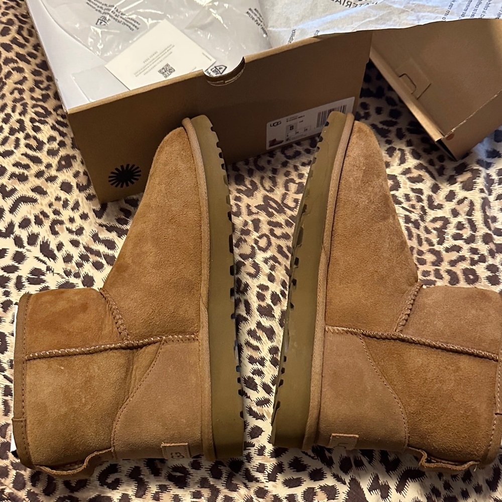 UGG Classic mini II chestnut Ankle Boots
New in box - Picture 5 of 8